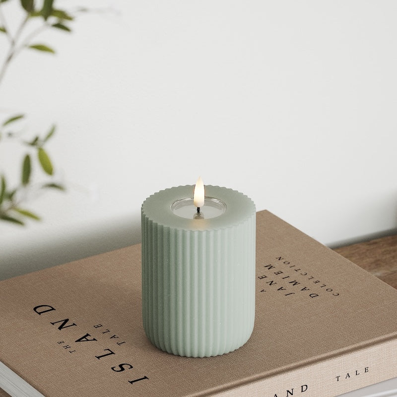 Deluxe Homeart Solid Stripe LEDs Vela pilar Ø 8 X 10 Cm Verde sálvia